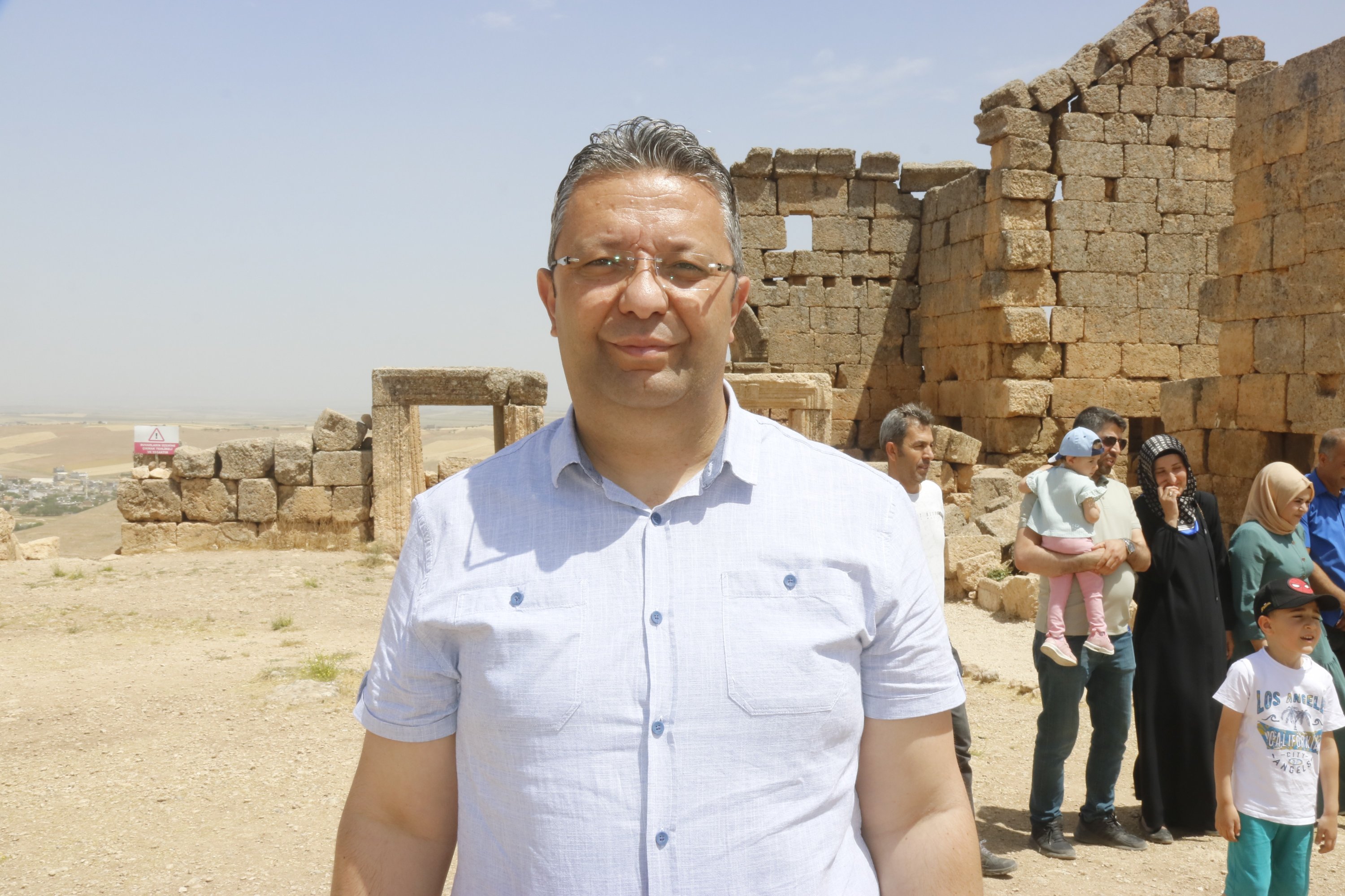 Aytaç Coşkun, kepala penggalian Kastil Zerzevan, Diyarbakır, Türkiye, 5 Juni 2023. (Foto IHA)