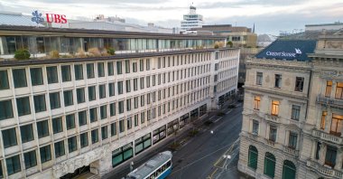 Buildings of Swiss banks UBS and Credit Suisse are seen on the Paradeplatz in Zurich, Switzerland, March 20, 2023. (Reuters Photo)