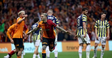 Galatasaray's Mauro Icardi (2nd L) celebrates after scoring a goal against Fenerbahçe at the Nef Stadium, Istanbul, June 4, 2023. (AA Photo)
