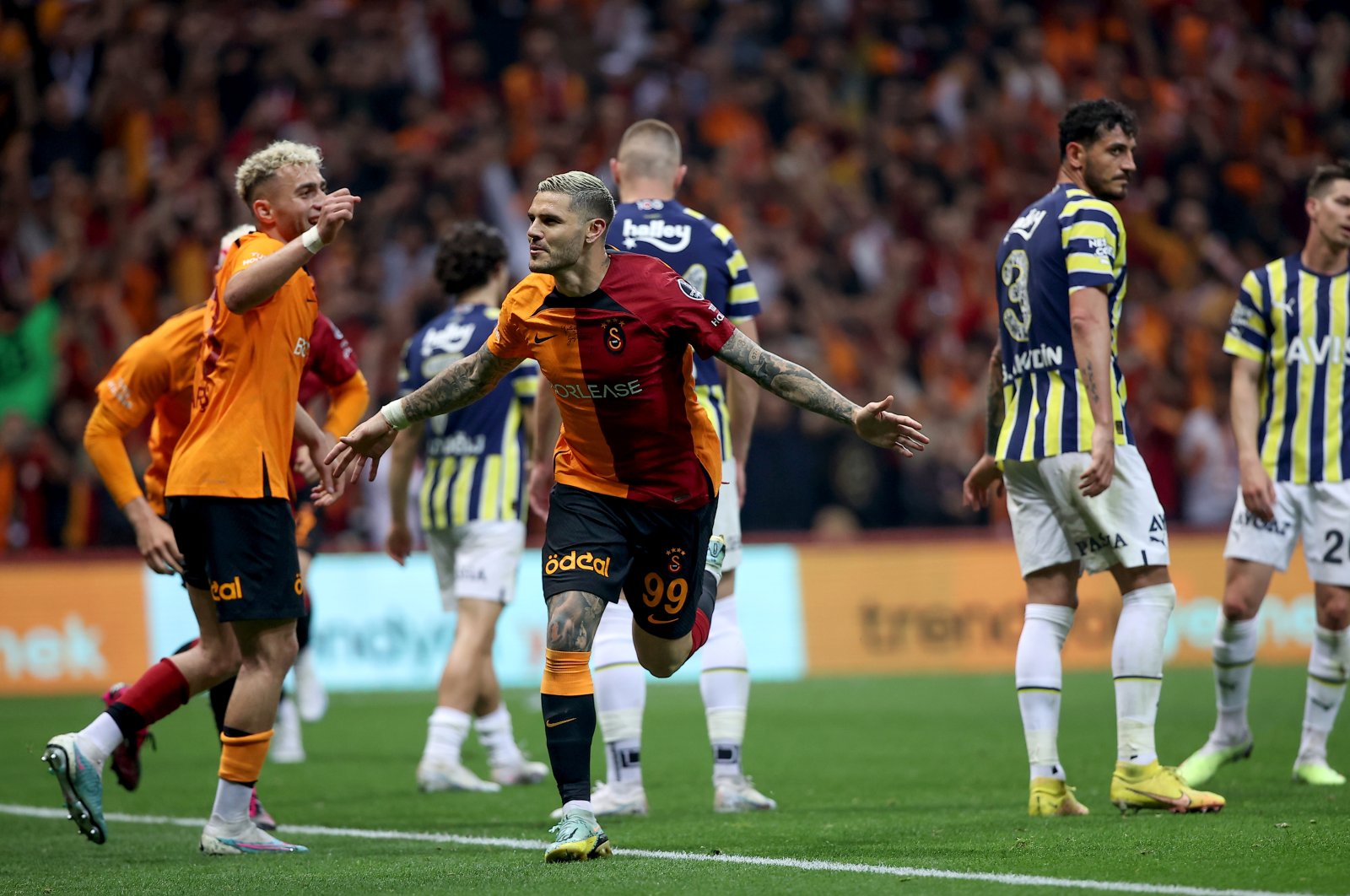 Galatasaray&#039;s Mauro Icardi (2nd L) celebrates after scoring a goal against Fenerbahçe at the Nef Stadium, Istanbul, June 4, 2023. (AA Photo)