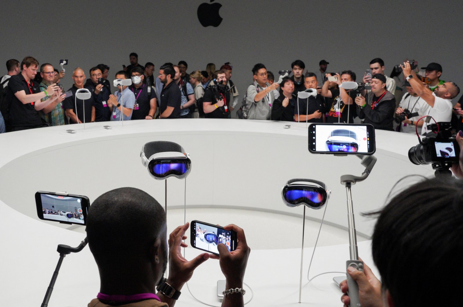 People use phones as Apple&#039;s Vision Pro headsets are on display at Apple&#039;s annual Worldwide Developers Conference at the company&#039;s headquarters in Cupertino, California, U.S. June 5, 2023. (Reuters Photo)