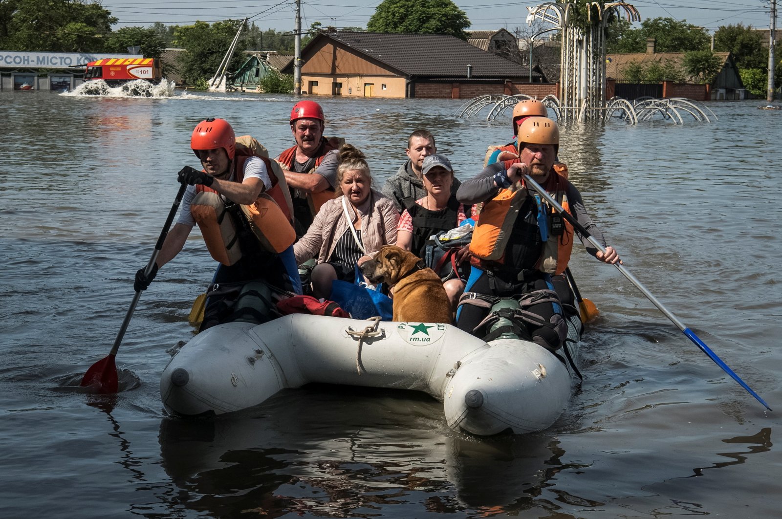 Rescuers evacuate local residents from a flooded area after the Nova Kakhovka dam breached in Kherson, Ukraine, June 7, 2023. (Reuters Photo)