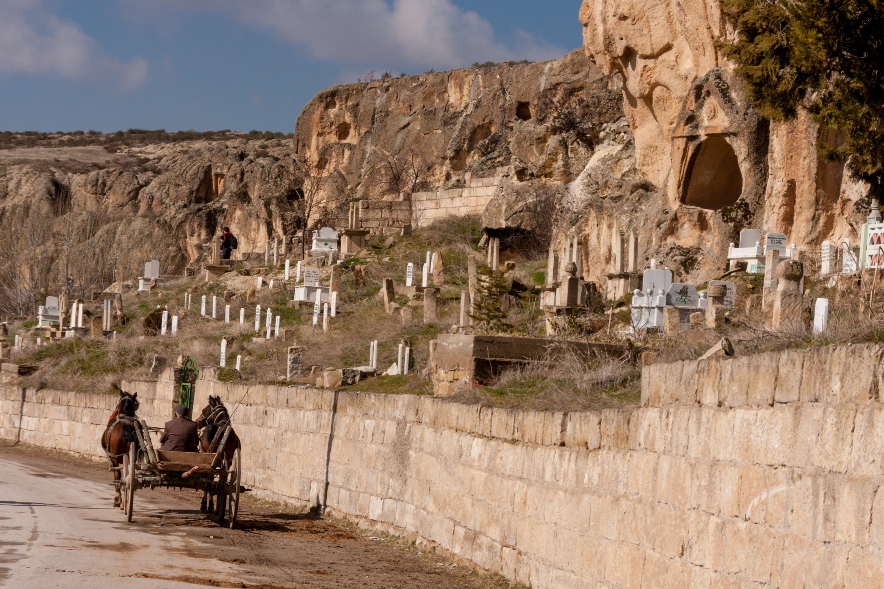 Pemakaman Muslim di desa Ayazini Afyon, Türkiye.  (Foto Shutterstock)