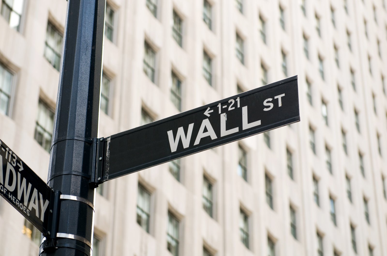 Saham global diperdagangkan beragam setelah aksi jual teknologi di Wall Street