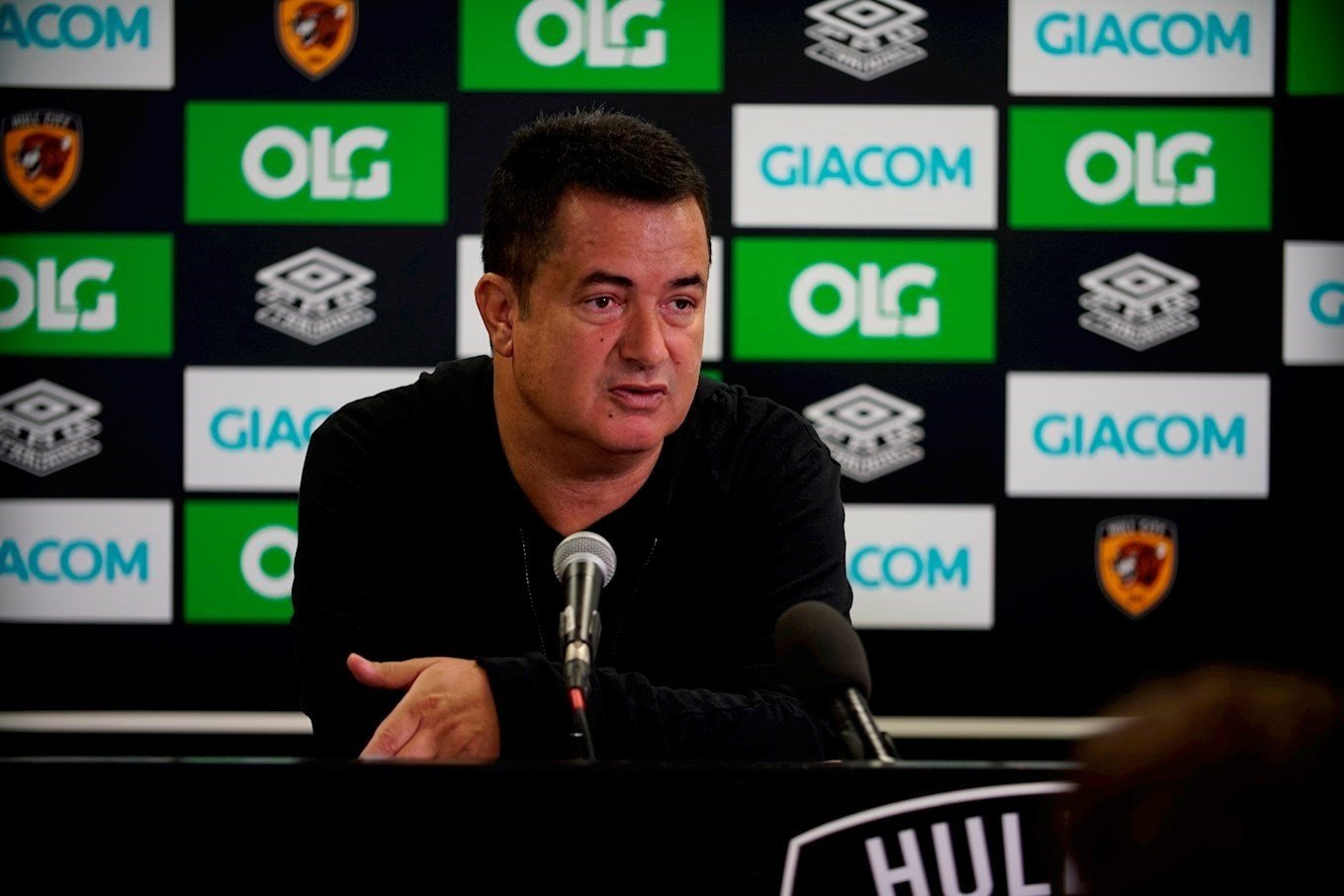 Hull City owner Acun Ilıcalı addresses the press, Hull, U.K., July 13, 2022. (Courtesy of Hull City&#039;s Official Website)