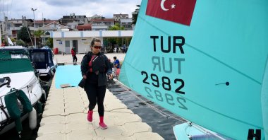 Turkish special sailor Miraş Ulaş adjusts her boat during training, Kocaeli, Türkiye, June 5, 2023. (AA Photo)