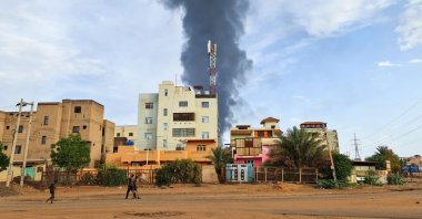 Black smoke billows behind buildings as rival generals agree to a 24-hour cease-fire, Khartoum, Sudan, June 9, 2023. (AFP Photo)
