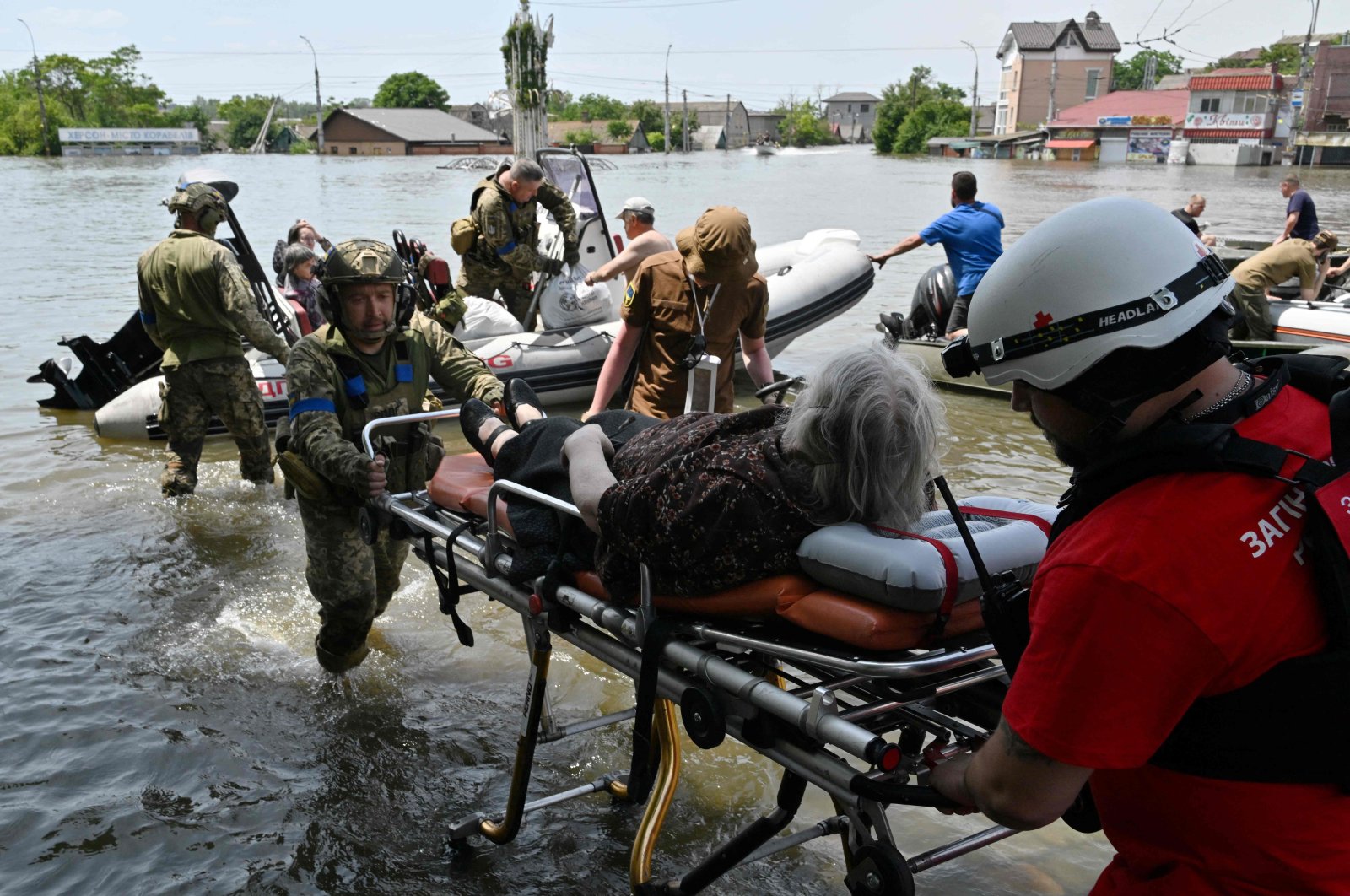 Banjir bendungan Ukraina menimbulkan malapetaka menewaskan 5, 13 masih hilang