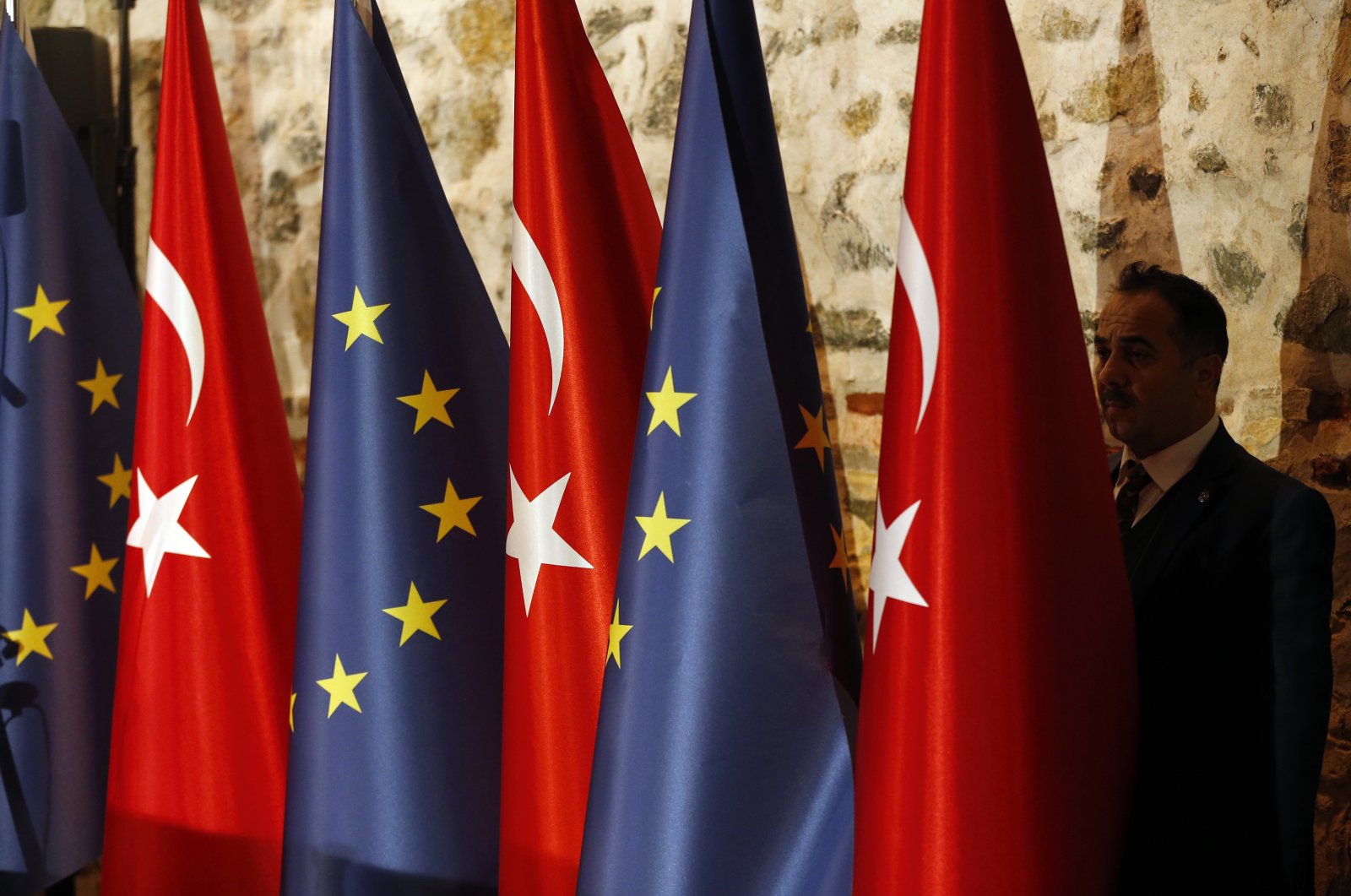An official adjusts Turkish and European Union flags prior to the opening session of a high-level meeting between the EU and Türkiye, Istanbul, Türkiye, Feb. 28, 2019. (AP File Photo)