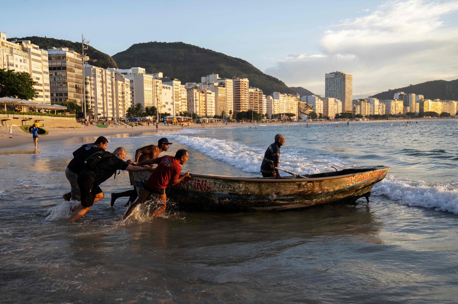 Nelayan Brasil berjuang untuk melestarikan tradisi di tengah penangkapan ikan industri