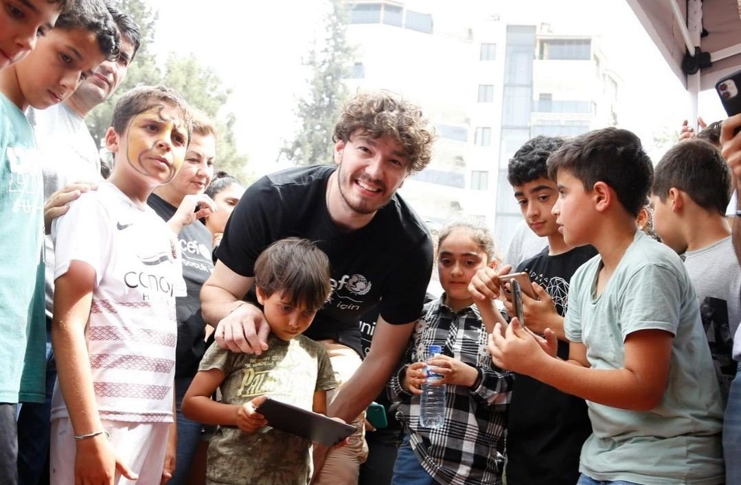 Cleveland Cavaliers&#039; Turkish basketball player Cedi Osman poses for a photo with the children from the Feb. 6 earthquake zones, Antakya, Türkiye, June 10, 2023. (UNICEF on Instagram)