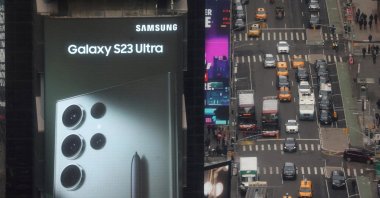 Traffic passes a Samsung Electronics Co digital billboard in the Times Square area of Manhattan in New York City, U.S., March 2, 2023. (Reuters Photo)