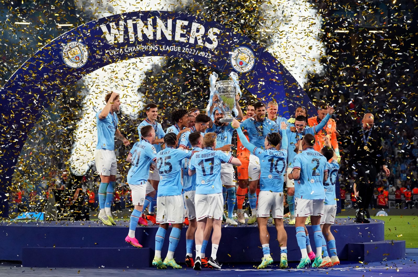 Pemenang treble Man City memerintah sebagai tim klub terbesar Inggris
