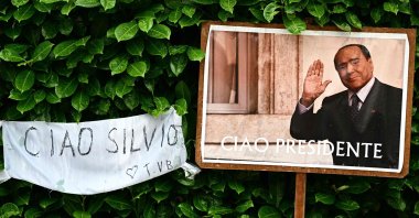 This photograph shows a portrait of Silvio Berlusconi reading "Goodbye, President" outside his residence in Arcore, northern Italy, June 13, 2023. (AFP Photo)