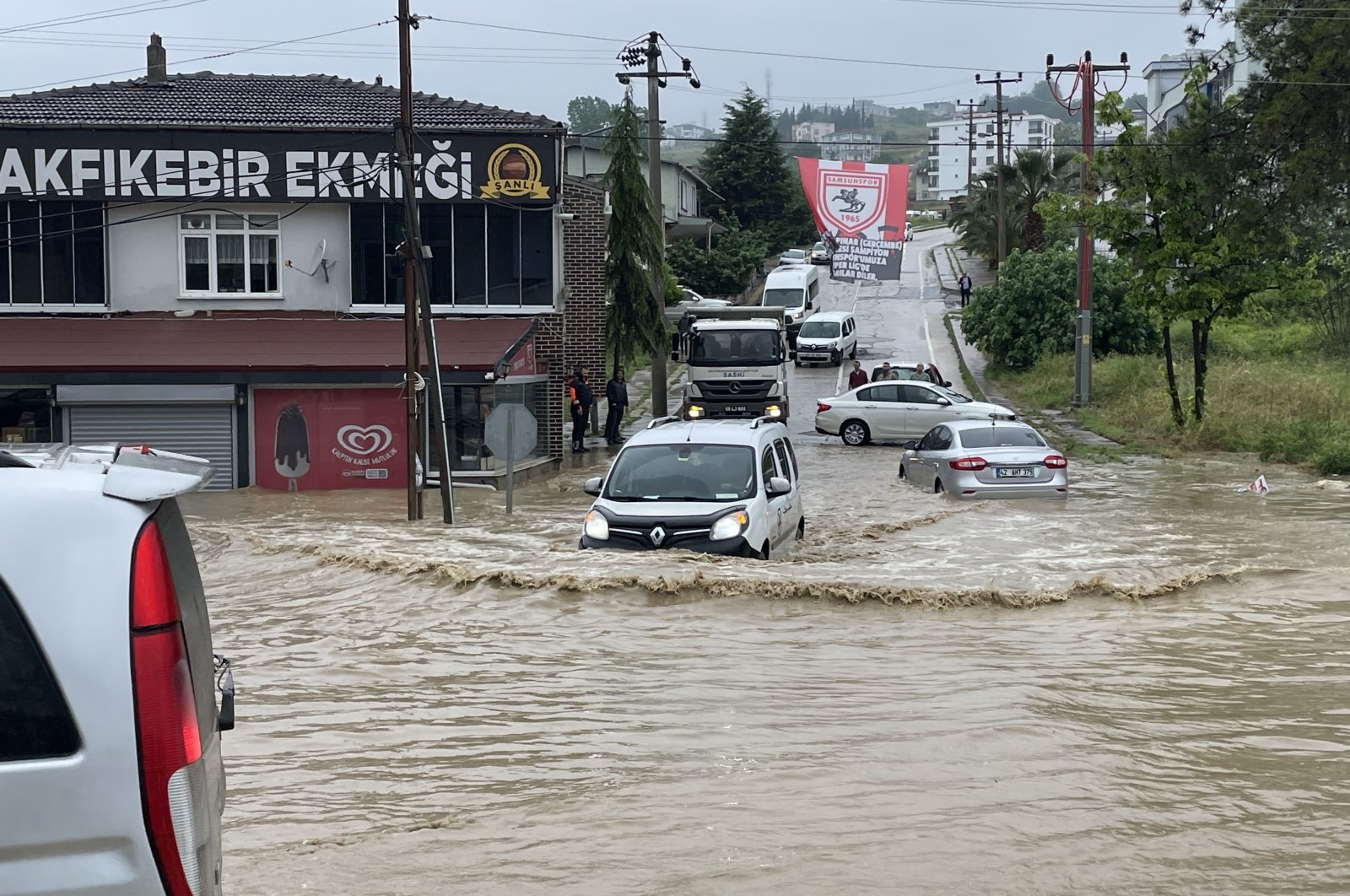 Hujan deras menyebabkan banjir parah di Samsun Türkiye