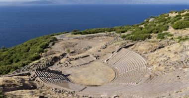 Antique theatre in the ruins of Assos, Çanakkale, Türkiye. (Shutterstock Photo)