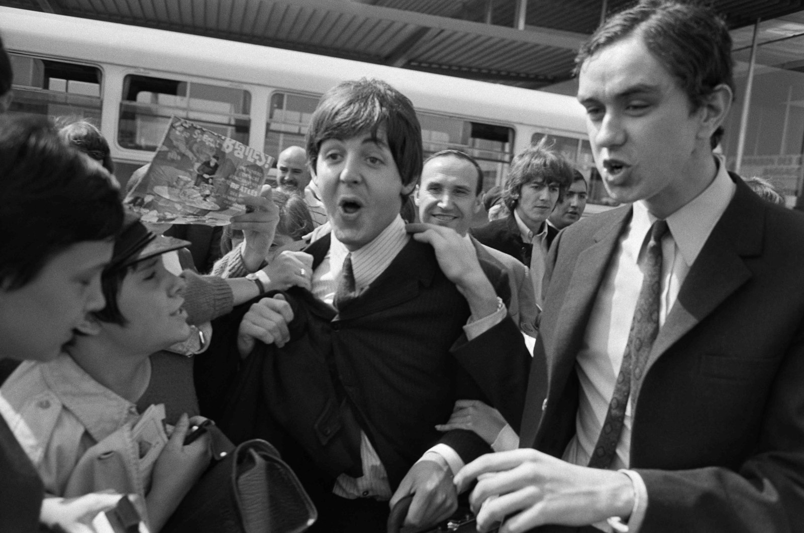 Paul McCartney memperkenalkan ‘The Last Beatles Record’ yang dibuat dengan AI