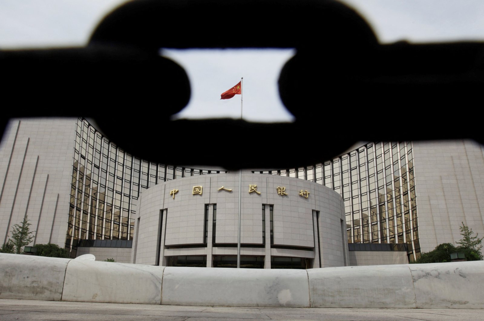 Bank sentral China memangkas suku bunga utama untuk mendorong ekonomi