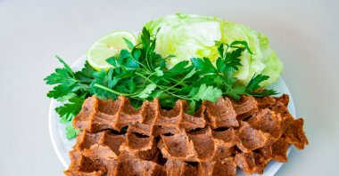 Steak a la turca, or çiğ köfte. (Shutterstock Photo)