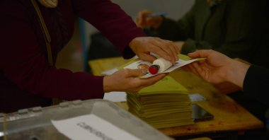 A voter arrives to cast ballot during the presidential runoff vote in southeastern Diyarbakır province, Türkiye, on May 28, 2023. (AFP Photo)