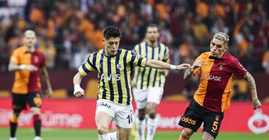 Galatasaray's Lucas Torreira (R) and Fenerbahçe's Arda Güler in action during the Süper Lig match at the Nef Stadium, Istanbul, Türkiye, June 4, 2023. (AA Photo)