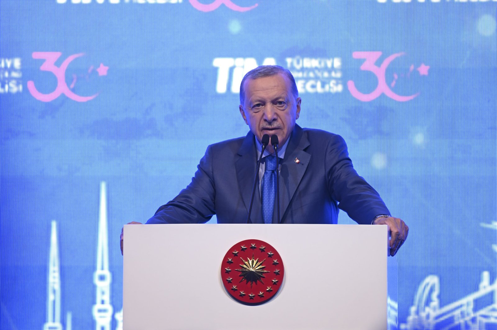 Presiden Erdoğan bersumpah untuk mengurangi inflasi menjadi satu digit