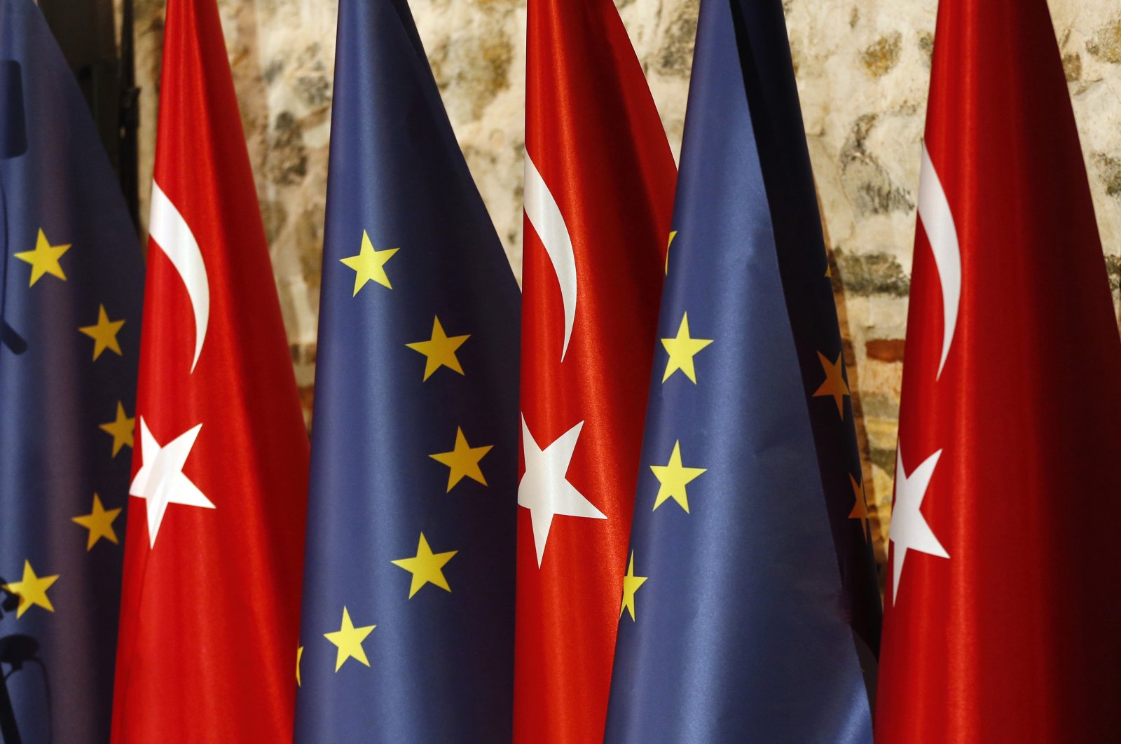 An official adjusts Türkiye and European Union flags prior to the opening session of a high-level meeting between EU and Türkiye, in Istanbul, Thursday, Feb. 28, 2019. (AP File Photo)