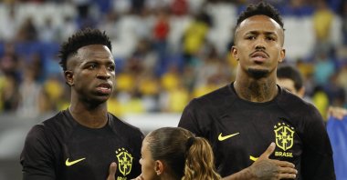 Brazil's Vinicius Junior (L) and Eder Militao line up before a match against Guinea, Barcelona, Spain, June 17, 2023. (Reuters Photo)