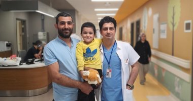 Five-year-old Berzan Korkmaz is photographed with medical staff at Başakşehir Çam and Sakura City Hospital, Istanbul, Türkiye, June 18, 2023. (DHA Photo)