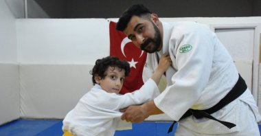 Young Turkish judoka Kerem Gündoğdu (L) trains with Alper Kombak at the Atatürk Middle School Sports Complex, Ordu, Türkiye, June 16, 2023. (AA Photo)