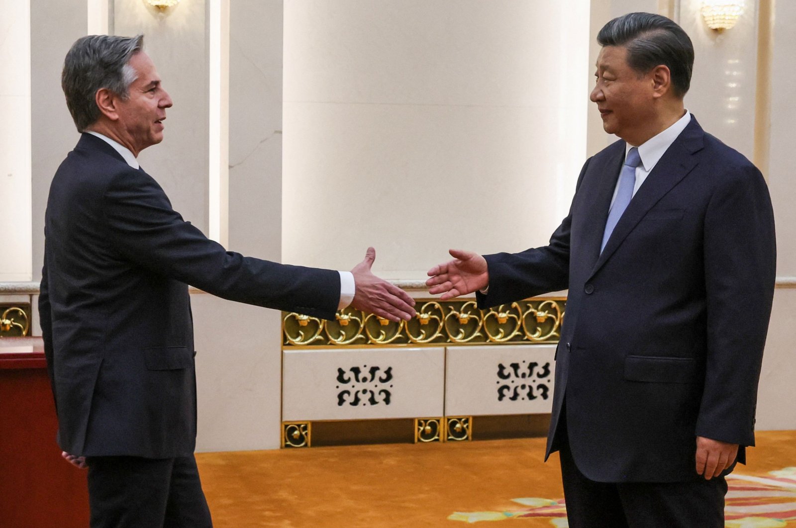 U.S. Secretary of State Antony Blinken (L) shakes hands with China&#039;s President Xi Jinping in Beijing, China, June 19, 2023. (AFP Photo)