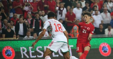 Türkiye's Arda Güler (R) in action against Wales' Ben Cabango during the UEFA EURO 2024 Group D qualifying match, Samsun, Türkiye, June 19, 2023. (EPA Photo)