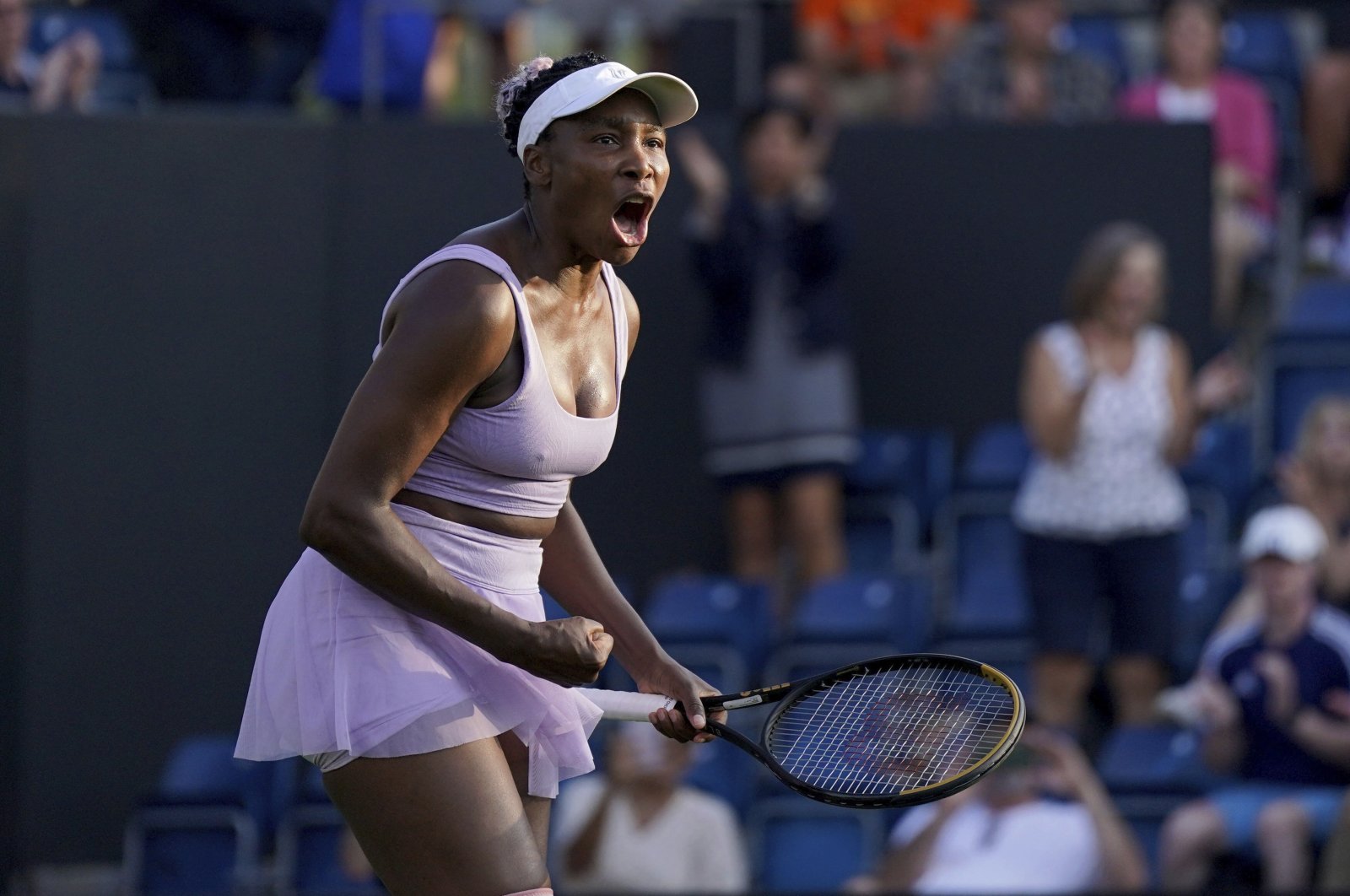 Venus Williams memutar balik waktu dengan kemenangan Birmingham Opener