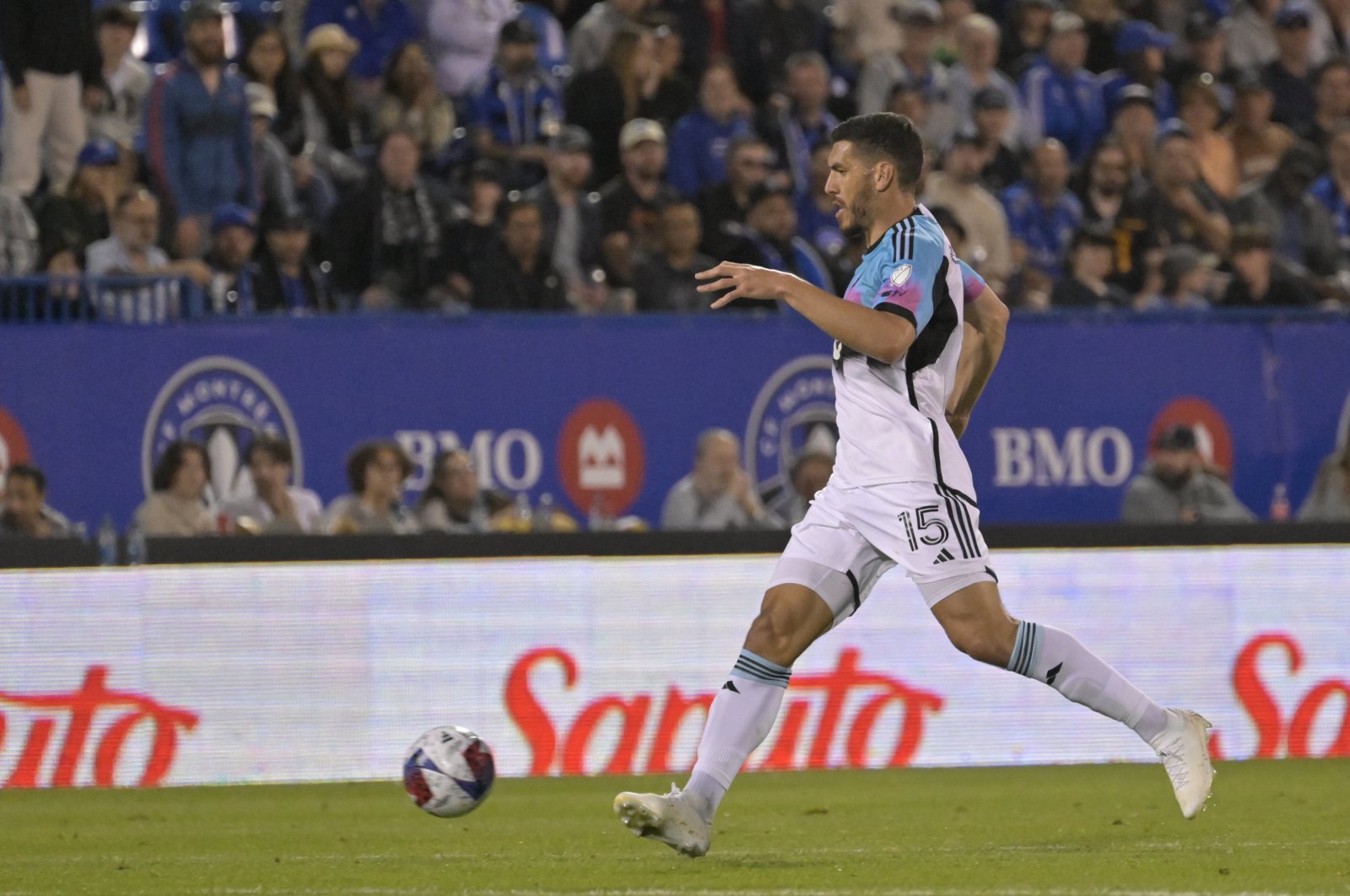Minnesota United New Zealand defender Michael Boxall dribbles the ball in the second half against the CF Montreal at Stade Saputo, Montreal, Canada, June 10, 2023. (Reuters Photo)
