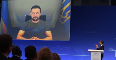 President of Ukraine, Volodymyr Zelenskyy is applauded by British Prime Minister Rishi Sunak (R) at the opening session on the first day of the Ukraine Recovery Conference (URC) in London, Britain, June 21, 2023. (EPA Photo)