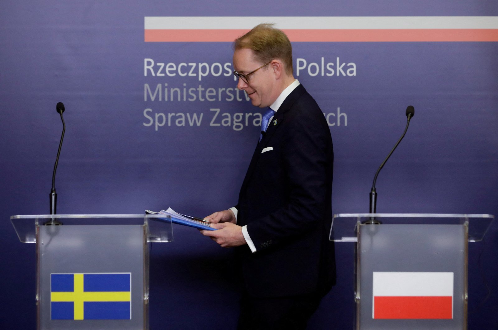 Swedish Foreign Minister Tobias Billstrom attend a news conference in Warsaw, Poland, June 12, 2023. (Reuters Photo) 