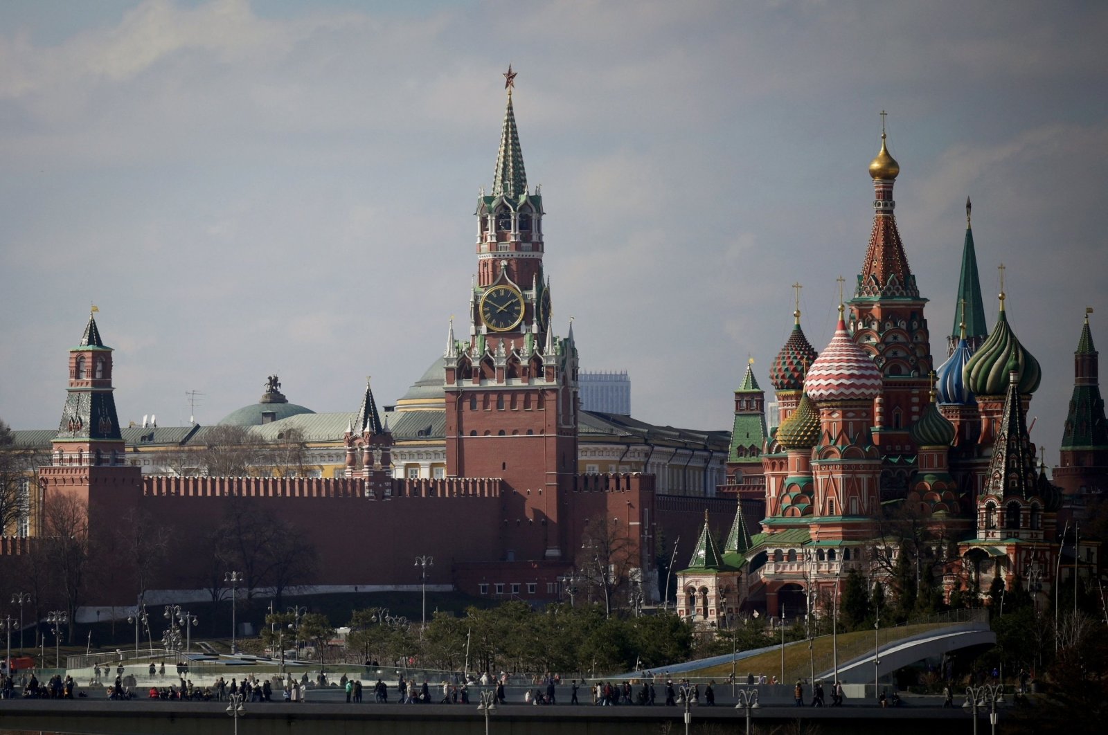 A view of the Kremlin with Spasskaya Tower (C) and St. Basil&#039;s Cathedral (R) in downtown Moscow, Russia, April 1, 2023. (AFP Photo)
