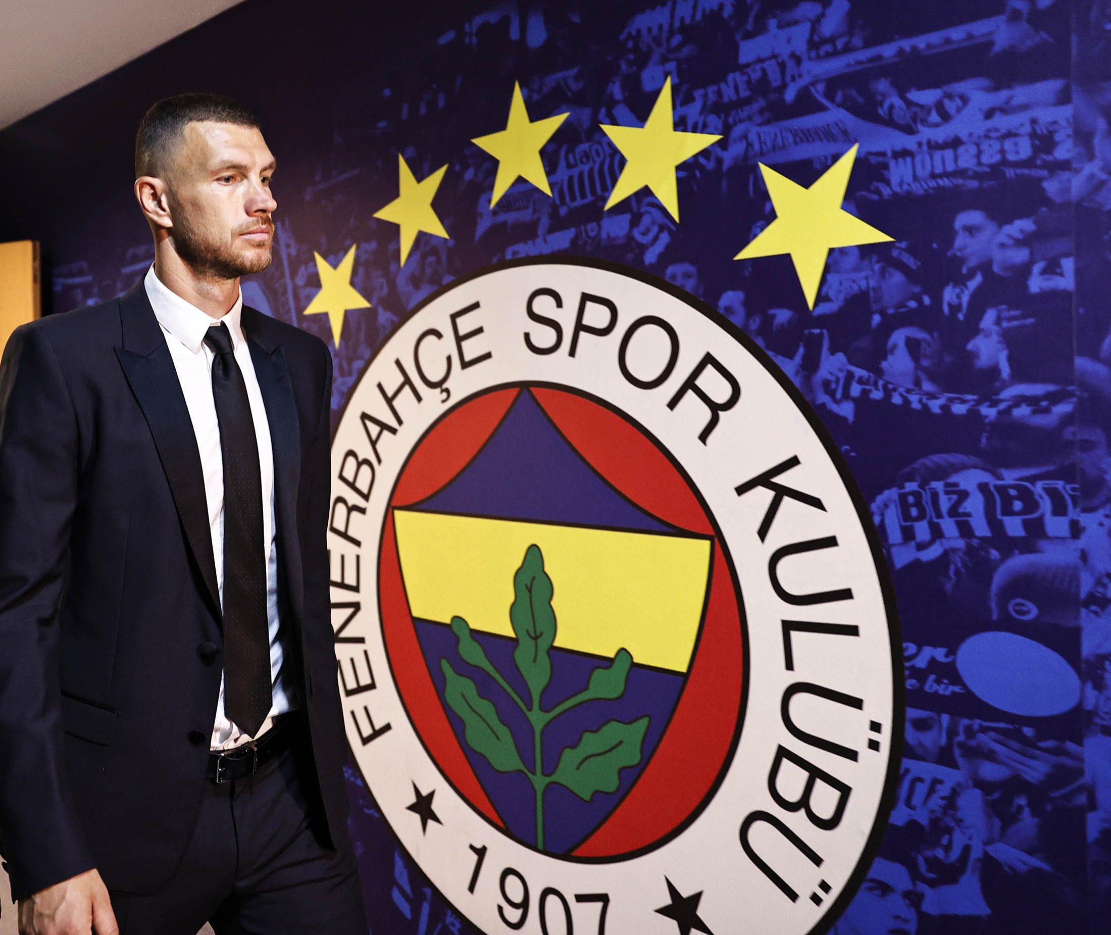 Striker baru Fenerbahçe Edin Dzeko terlihat di Stadion Ülker Fenerbahçe Şükrü Saracoğlu, di Istanbul, Türkiye, 22 Juni 2023. (Foto AA)