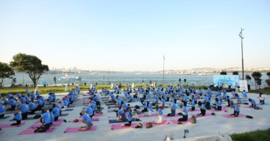 Participants along with yoga instructors perform yoga at the 9th International Yoga Day event, Istanbul, Türkiye, June 21, 2023. (DHA Photo)