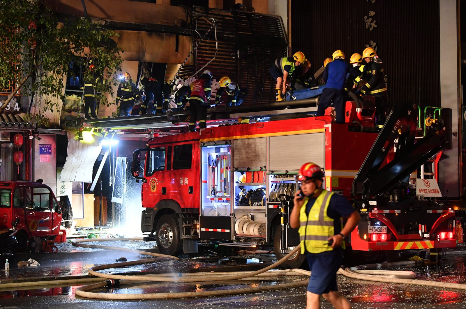 Ledakan gas memasak di restoran China BBQ menewaskan sedikitnya 31 orang