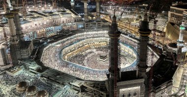Muslim worshippers and pilgrims gather around the Kaaba, Islam&#039;s holiest site, in the holy city of Mecca, Saudi Arabia, June 22, 2023. (AFP Photo)