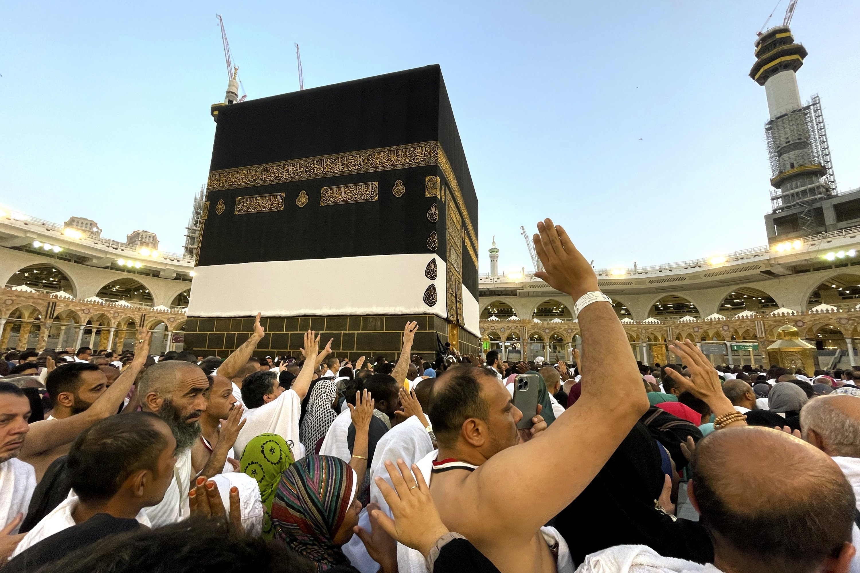Muslim Pilgrims Walking Around Kaaba In Mecca Mecca Islamic Pictures ...