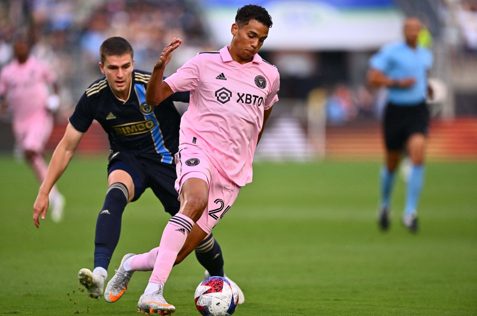 Inter Miami defender Ian Fray (R) dribbles the ball during the first half at Subaru Park, Philadelphia, US., June 24, 2023. (Reuters Photo)