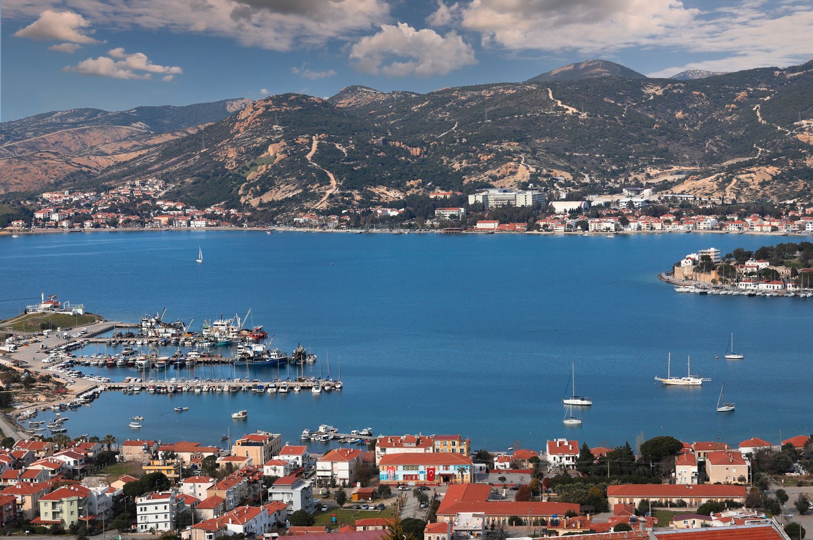 Foça: Kota pesisir unik yang diapit oleh perairan biru Aegean