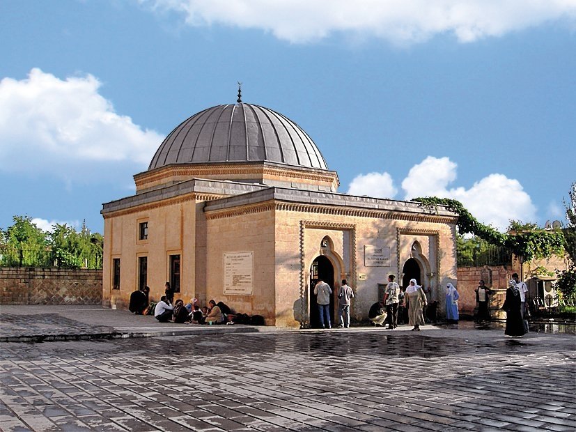 Uways al-Qarani&#039;s shrine in the Baykan district of Bitlis, Türkiye, July 9, 2012. (Shutterstock Photo)