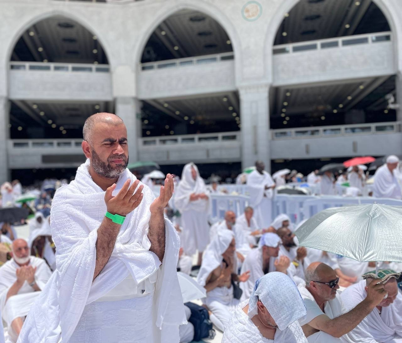 A pilgrim prays, or offers supplications, during his pilgrimage in Mecca, Saudi Arabia, June 26, 2023. (AA Photo)