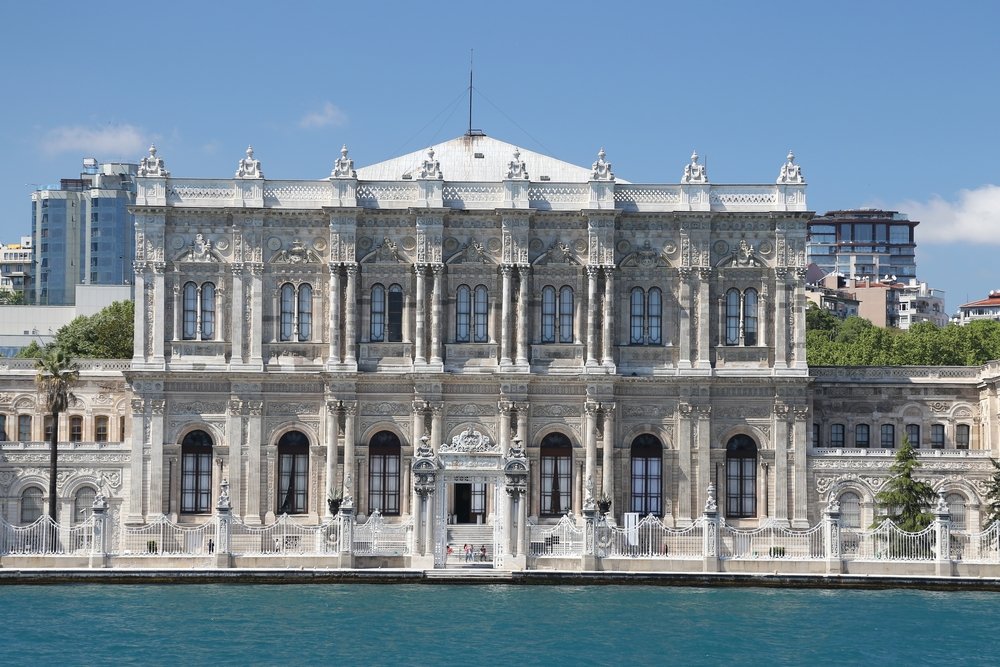 Istana Dolmabahçe di Besiktaş, Istanbul, Türkiye.  (Foto Shutterstock)