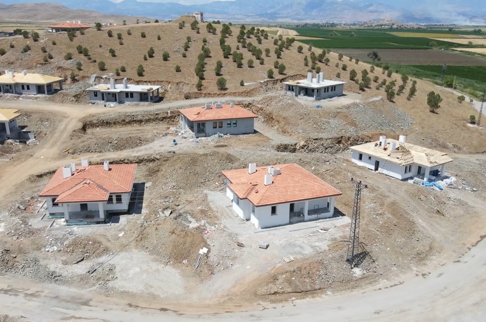 92 rumah desa akan segera dikirim ke korban gempa Turki