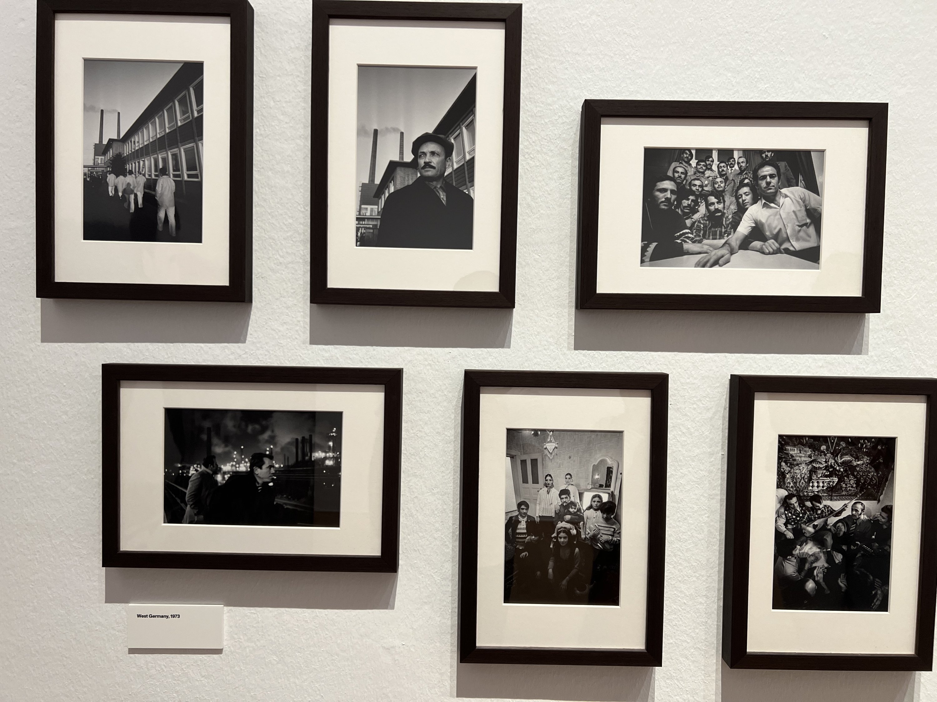 Pameran fotografi 'Ara Güler: A Play of Light and Shadow', yang diselenggarakan bersama oleh Museum Fotografi Foam, Museum Ara Güler, dan Studio Polat, telah bertemu dengan para penggemar seni Belanda di Amsterdam, Belanda, 26 Juni 2023. (Foto AA )