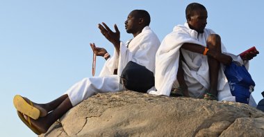 Muslim pilgrims pray atop Mount Arafat, also known as Jabal al-Rahma or Mount of Mercy, during the climax of the Hajj pilgrimage in Saudi Arabia, June 27, 2023. (AFP Photo)